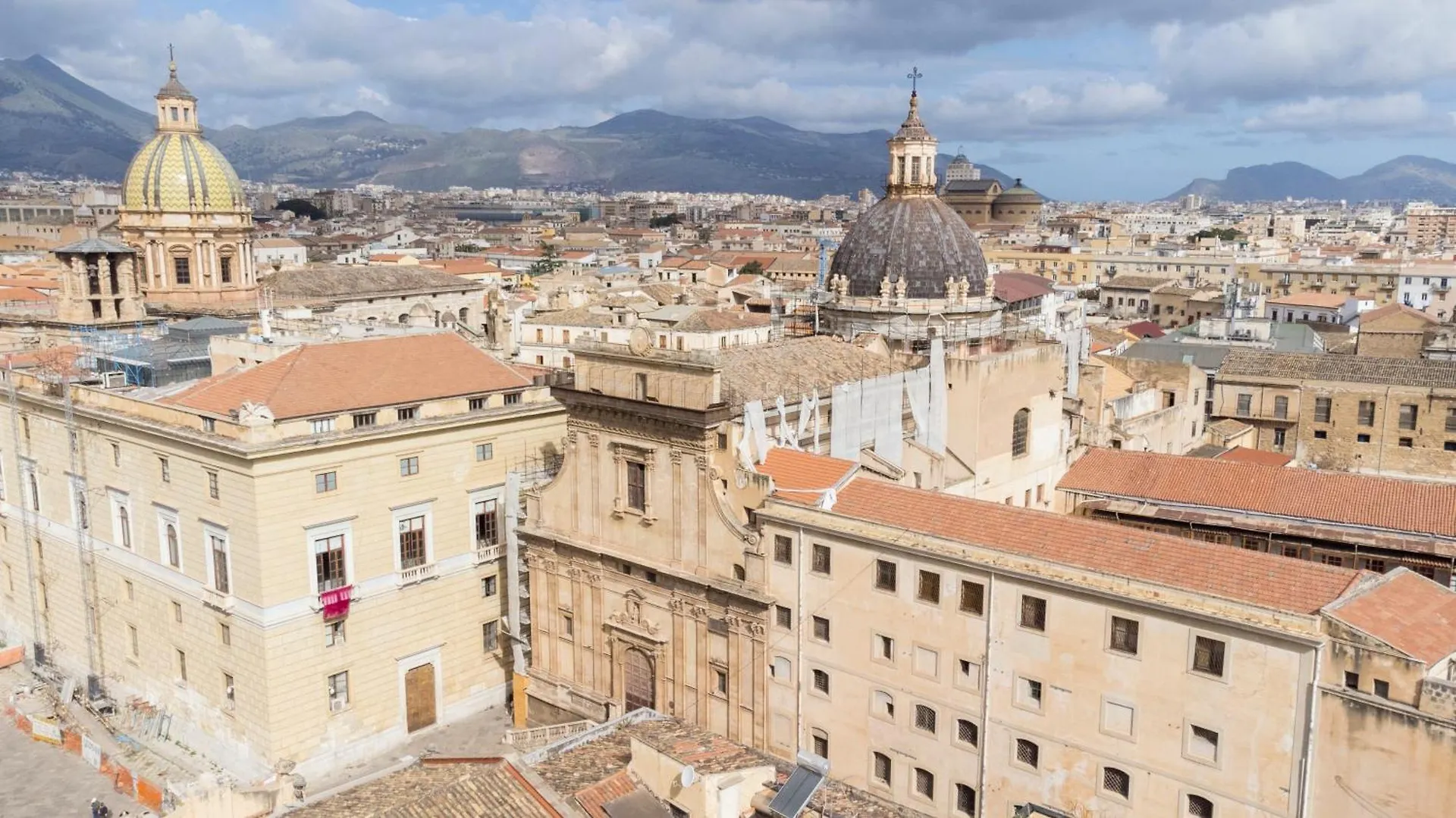 Palazzo Valguarnera - Suites & Luxury Apartments Palermo Italië